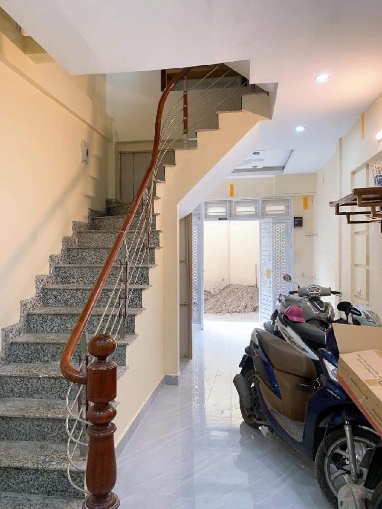 BÁN NHÀ GẤP ở YÊN HOÀ 40m2 6 tầng 9,2 tỷ